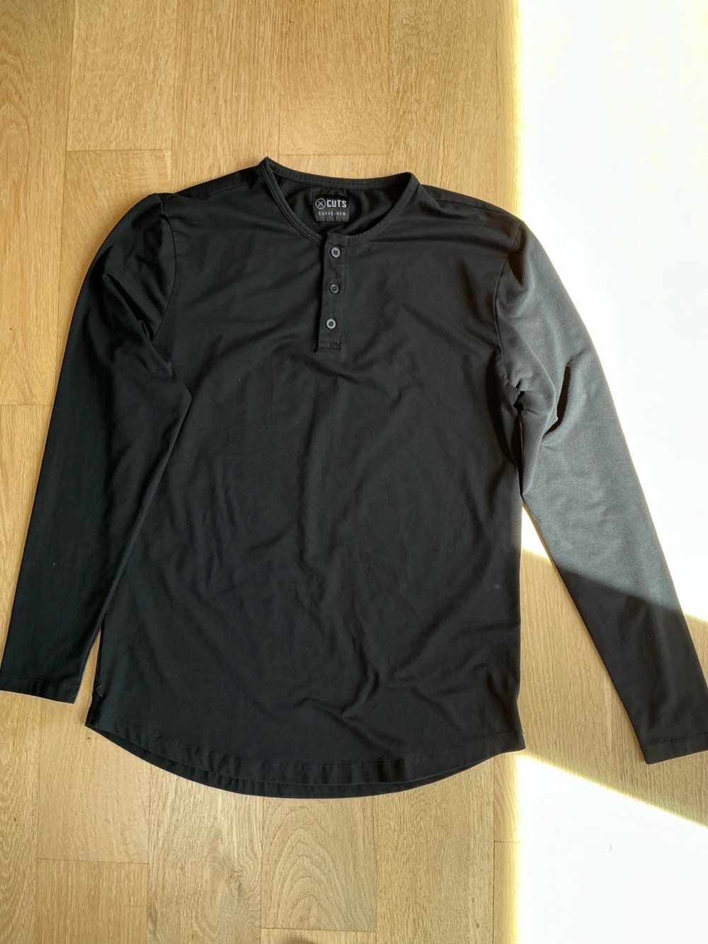 CUTS 2 Shirt Bundle Grey & Black Curve-Hem Long Sleeve Henley Men’s Size Medium - Picture 11 of 15